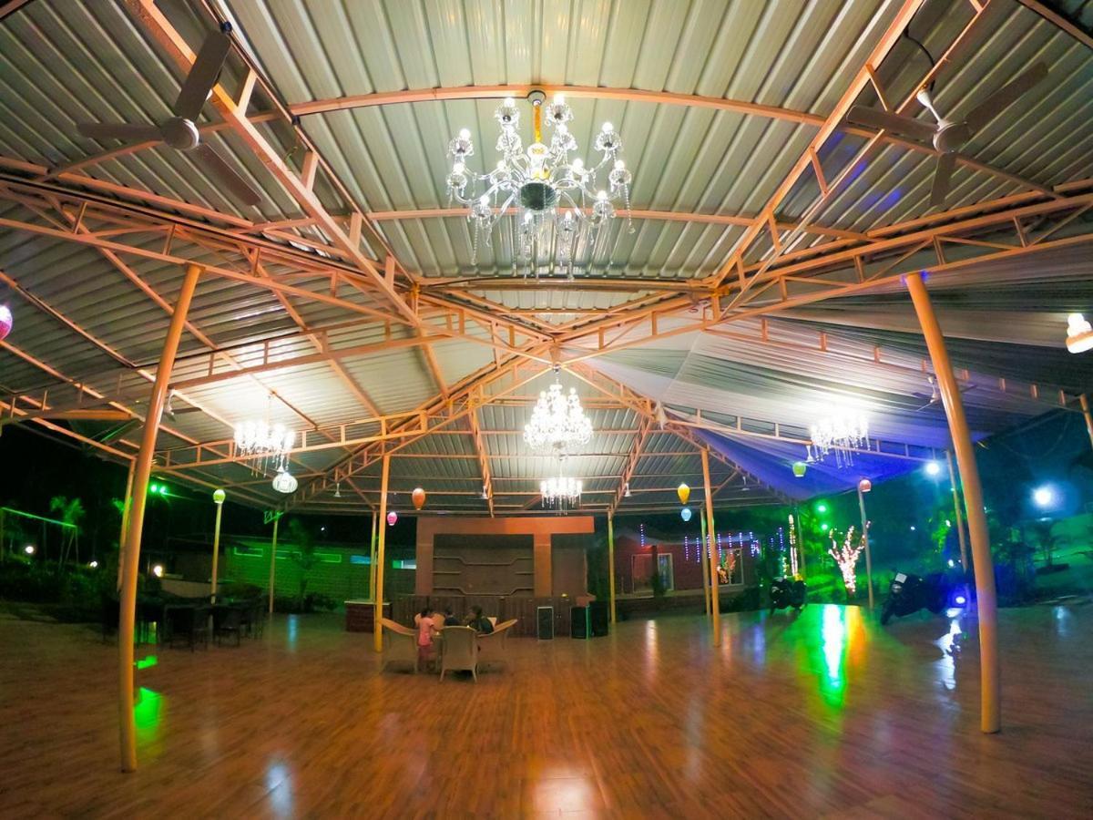 Whispering Woods Resort Lonavala Exteriör bild