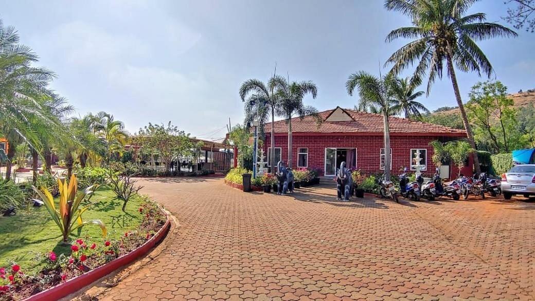 Whispering Woods Resort Lonavala Exteriör bild