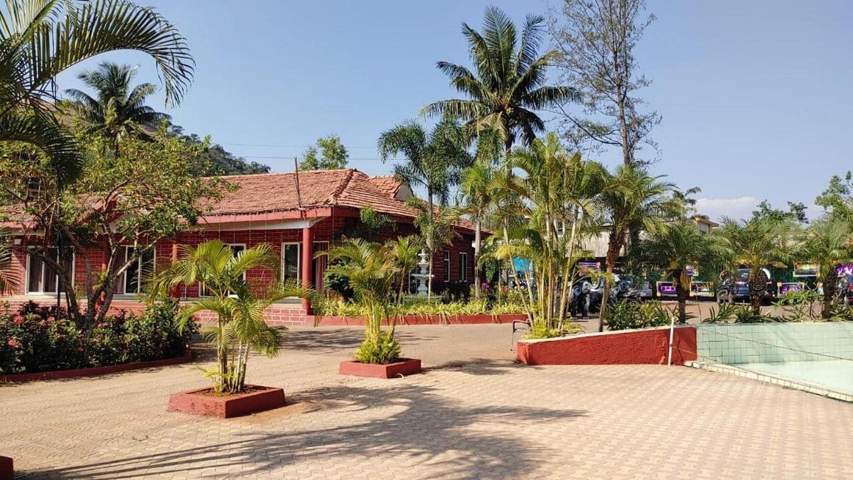 Whispering Woods Resort Lonavala Exteriör bild